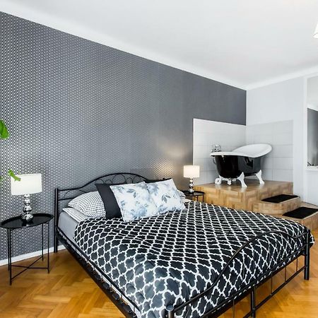 Clicktheflat Apartment Chmielna 7 Varsó Kültér fotó