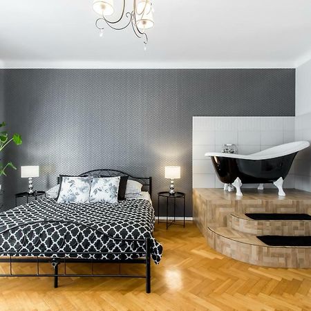Clicktheflat Apartment Chmielna 7 Varsó Kültér fotó